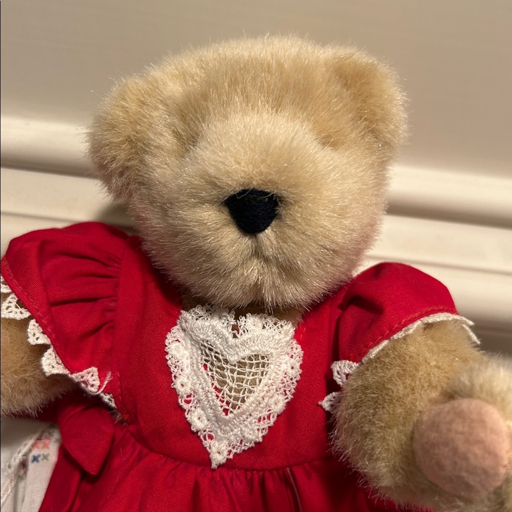 Vintage Muffy Vanderbear “Hearts and Flowers” Teddy Bear - Picture 3 of 8